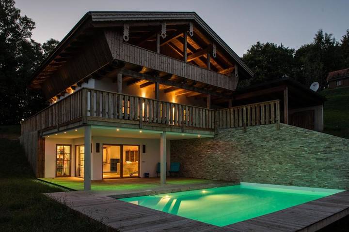 Ferienwohnung für 10 Personen, mit Balkon und Terrasse sowie Garten und Pool