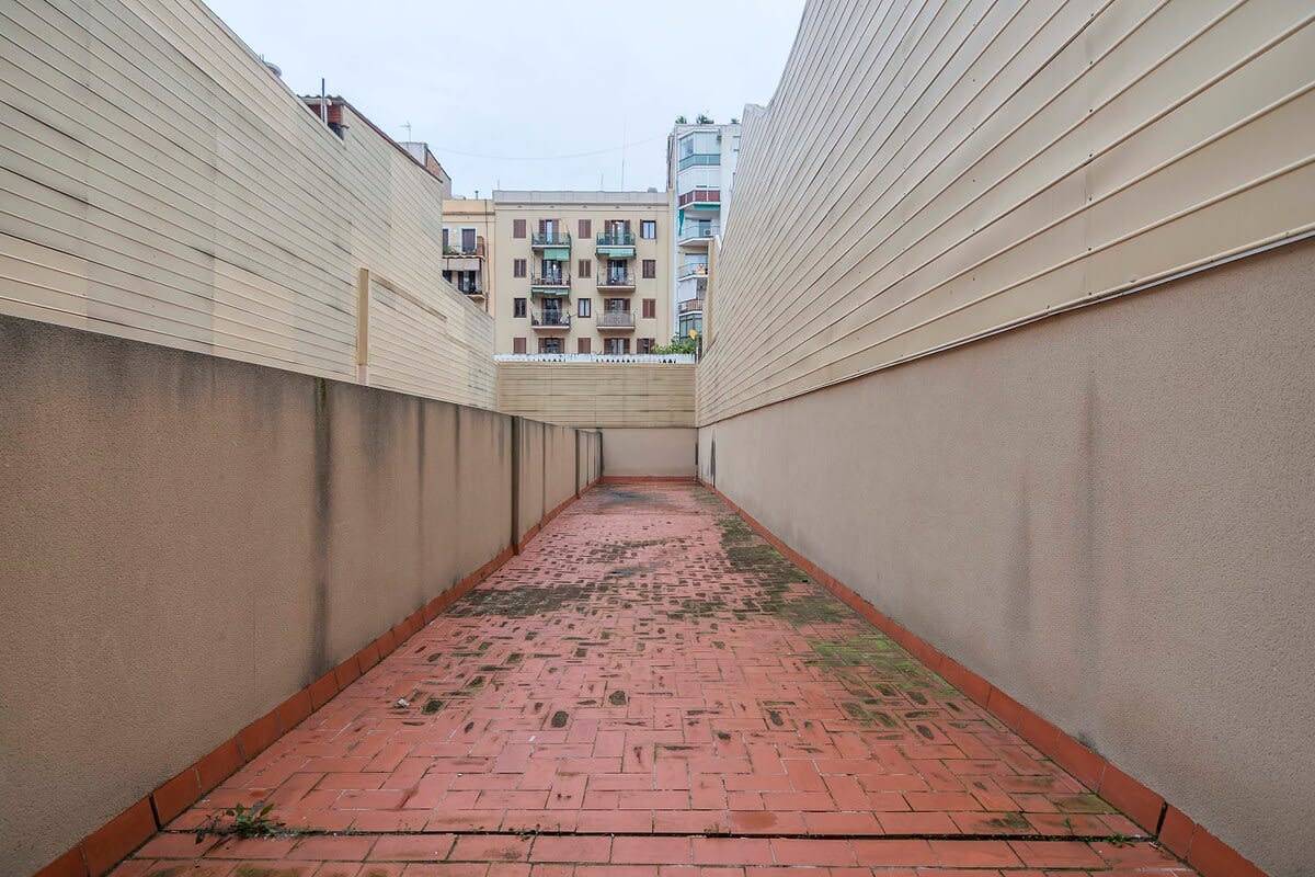 Ganze Wohnung, Duplex with terrace in Eixample district in Barcelona Zentrum, Barcelona