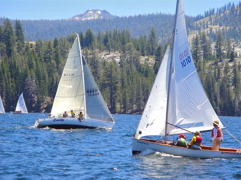 Modernes Berghaus mit großer Terrasse, Spielzimmer, nur wenige Minuten vom Sl Village entfernt! in Ockenden, Shaver Lake