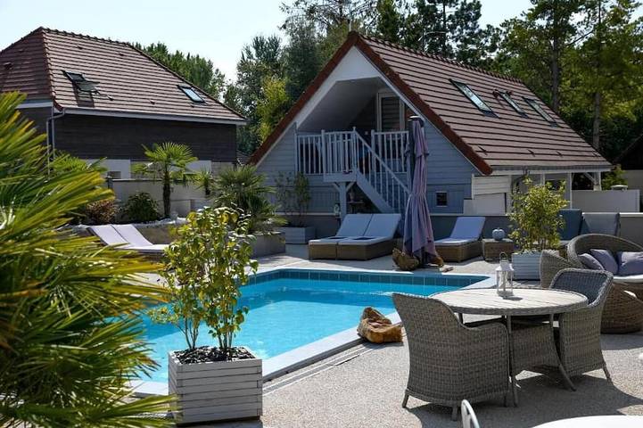 Gîte pour 4 personnes, avec piscine et jardin à Villechétif