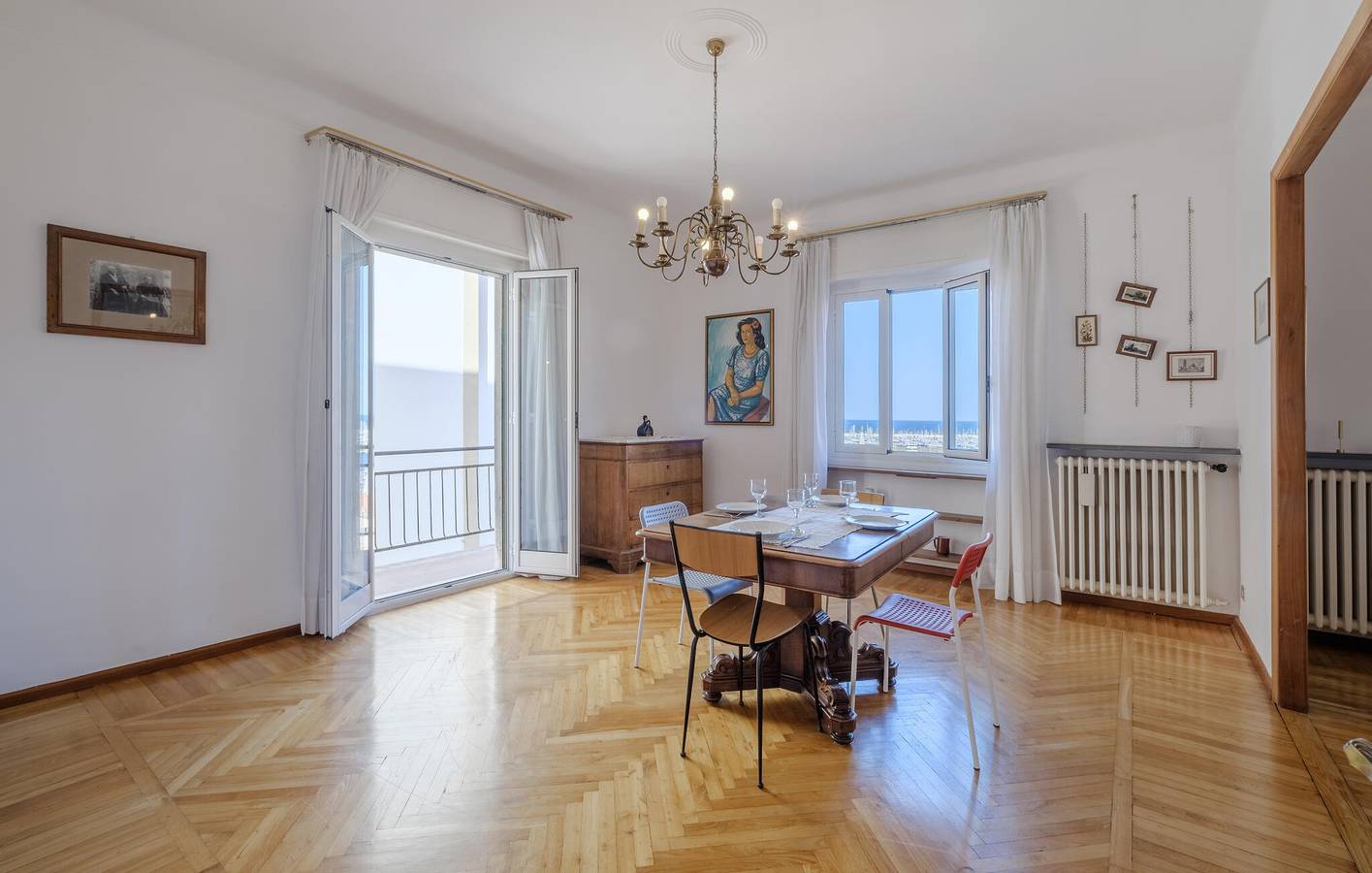 Ganze Ferienwohnung, Appartement mit Panoramablick und Terrasse, in der Nähe von Spiaggia d'Oro in Porto Maurizio, Imperia