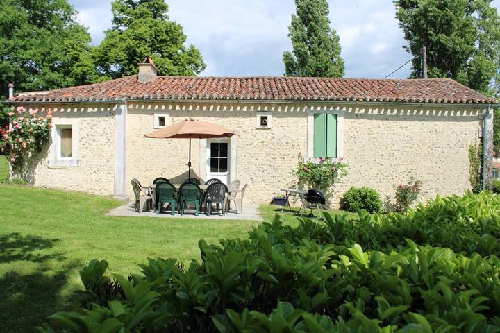 Gîte pour 8 personnes, avec jardin ainsi que terrasse et piscine en Dordogne - 3