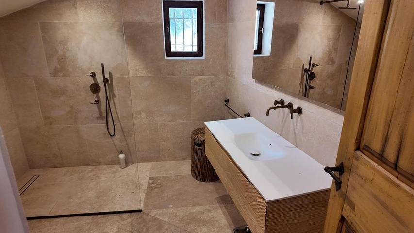 Gîte pour 2 personnes, avec terrasse ainsi que piscine et vue à La Motte-d'Aigues - 3