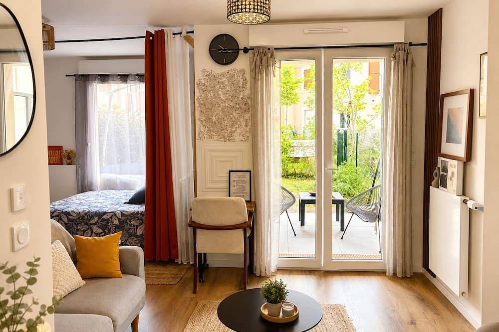 Ganze Wohnung, Apartment with terrace and private garden near Disney & shopping center in Bussy-Saint-Georges, Seine-et-Marne