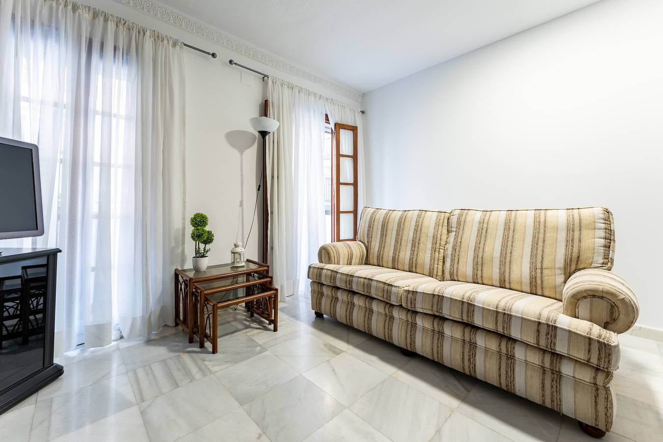 Holiday Home 'Capitán' with Private Terrace, Balcony & Wi-Fi in Fuengirola Centre, Fuengirola