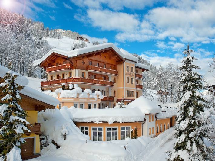 Ferienwohnung für 4 Personen, mit Balkon und Terrasse sowie Garten und Pool