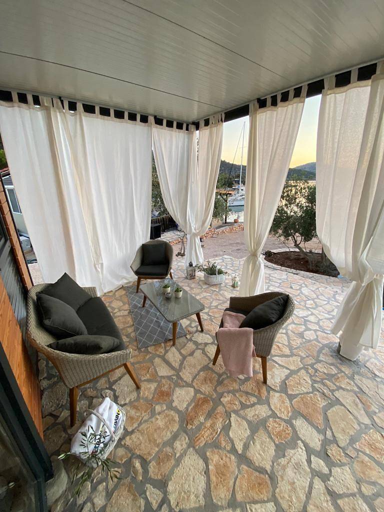 Strandhaus Danica Bain mit Pool und Frühstück in Kornaten, Dalmatinische Inseln