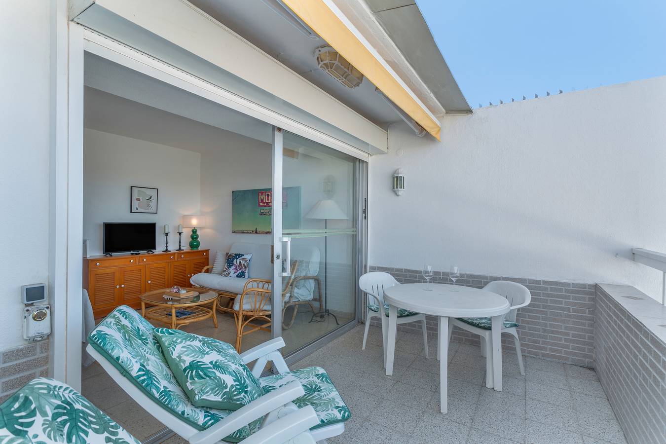 Apartamento entero, Apartamento Vacacional 'Al Mar En San Agustín' con Vista al Mar, Terraza Privada y Wi-Fi in San Agustín , San Bartolomé de Tirajana