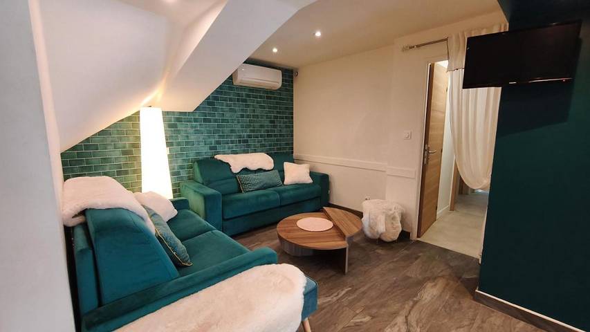Appartement de vacances pour 12 personnes, avec Balcon ainsi que Terrasse et Vue à Saint-Désirat