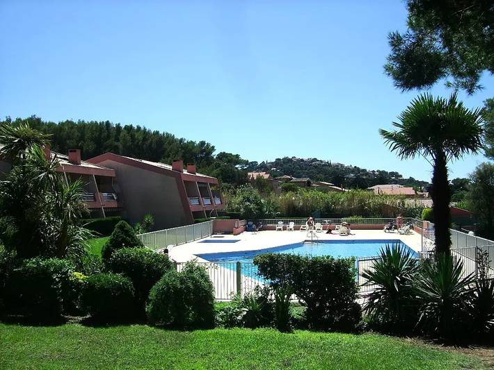Gîte pour 4 personnes, avec piscine à Le Pradet - 2