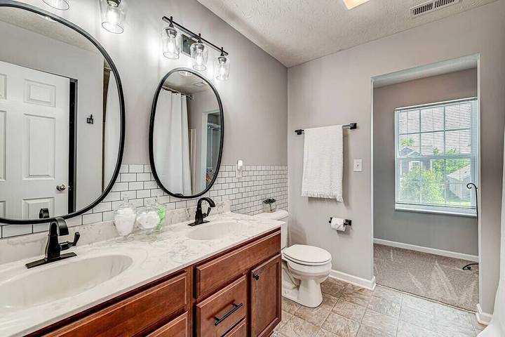 Vacation rental for 11 people, with yard and balcony, with pets in Hamilton County