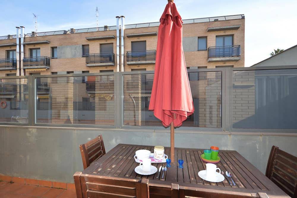 Apartamento entero, Apartamento en Sant Pere Pescador: 3 habitaciones, A/A, jardín y piscina comunitarios in San Pedro Pescador, Alt Empordà