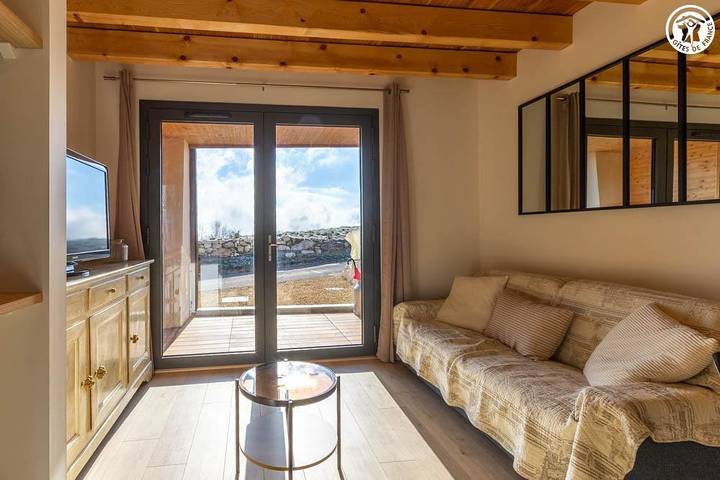 Gîte pour 4 personnes, avec terrasse dans Saint-Genix-les-Villages