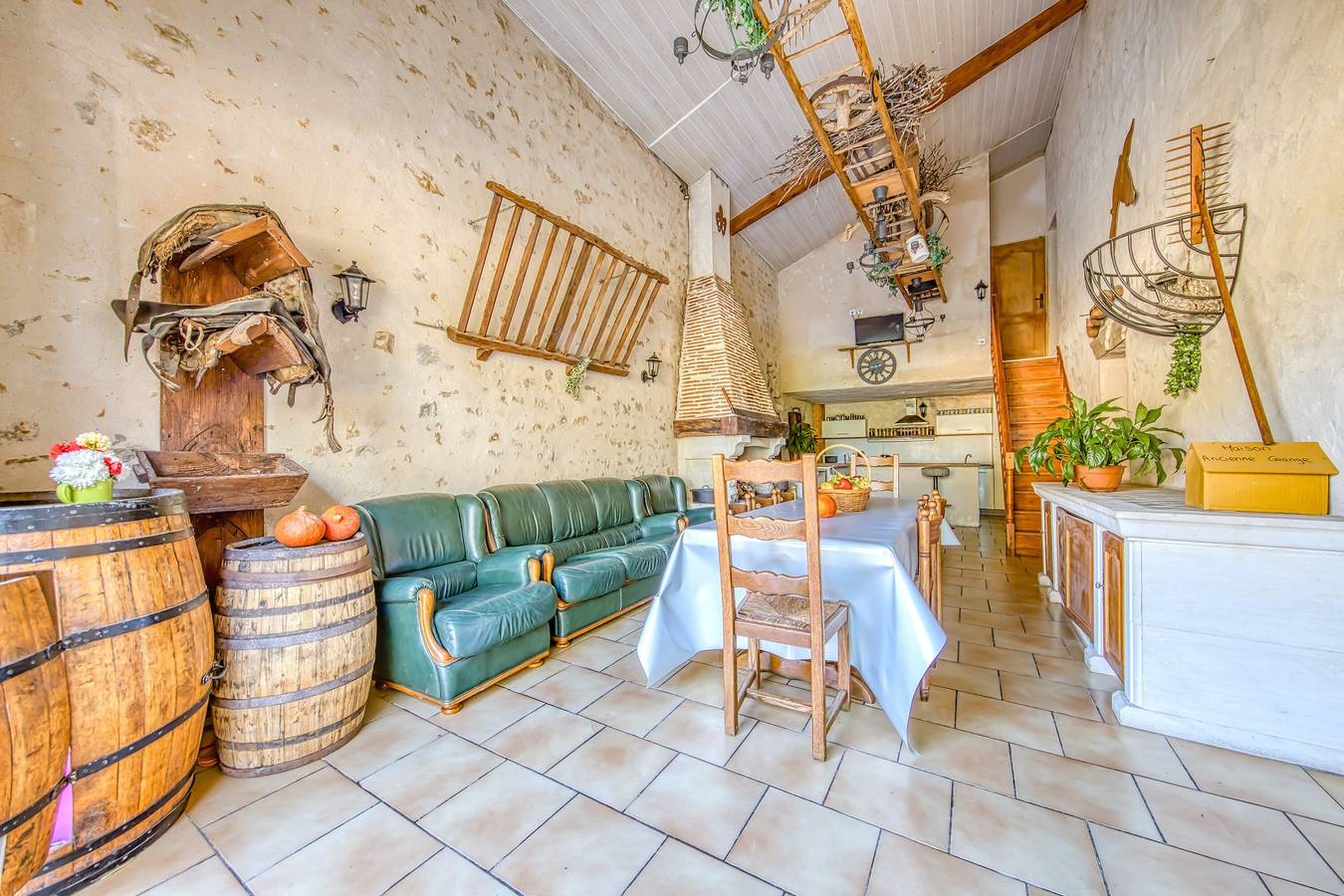 Maison de vacances 'La Grange' avec piscine privée, terrasse privée et Wi-Fi in Guizengeard, Charente
