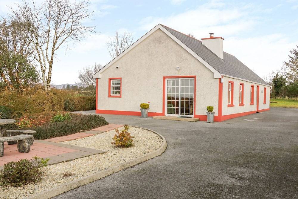 Ellen'S Cottage, family friendly in Mountcharles, County Donegal in Tantallon Electoral Division, Donegal