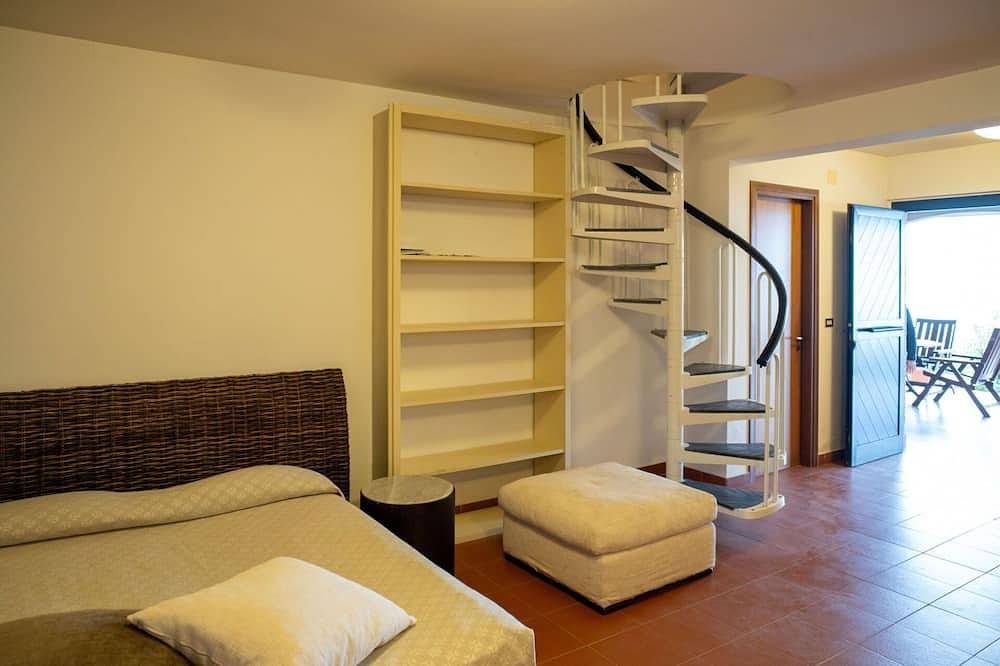 Entire apartment, Beautiful apartment for 8 guests with Wifi, patio, pets allowed and parking in Teramo Province