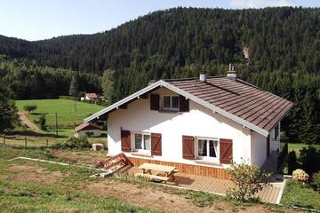 Gîte pour 4 personnes, avec balcon et jardin à Le Tholy