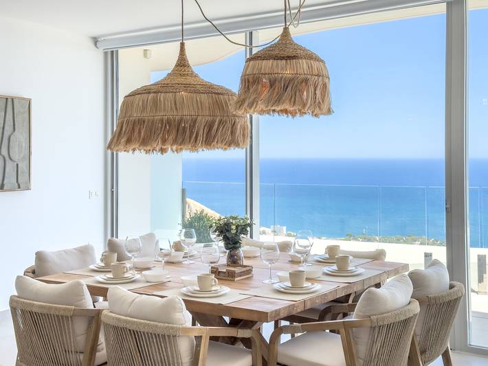 Ferieleilighet for 8 personer, med sjøutsikt og terrasse i tillegg til badebasseng i Benalmádena