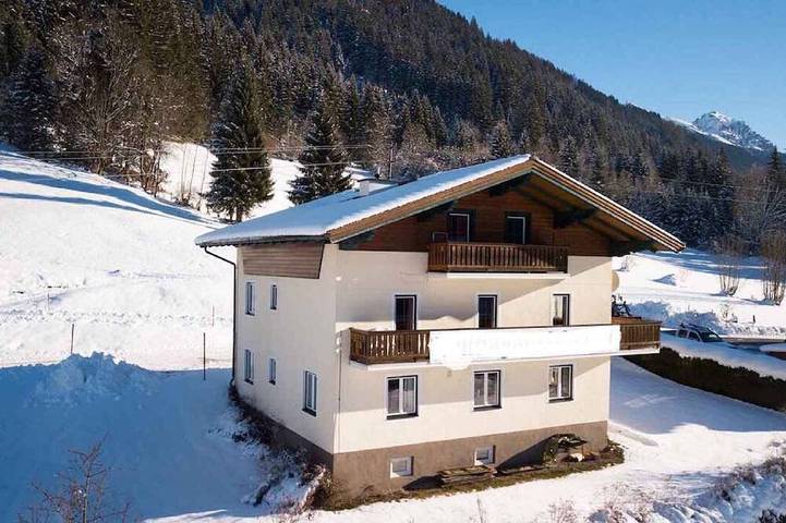 Ferienhaus für 30 Personen, mit Balkon/Terrasse und Garten in Radstadt