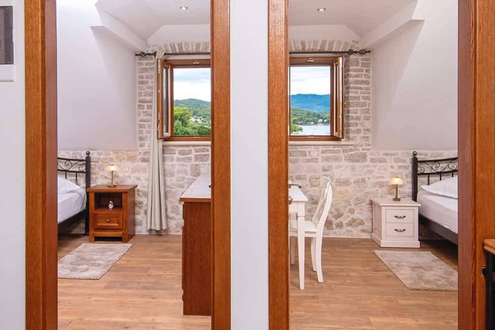 Holiday Home Lovište-Three Bedroom Holiday Home with Pool and  Sea View in Dubrovnik-Neretva