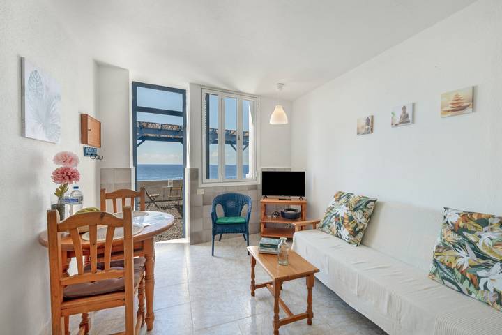 Ganze Wohnung, Apartment 'La Bayana - 2' mit Meerblick, Gemeinschaftspool und Wlan in Puerto Naos, Los Llanos de Aridane