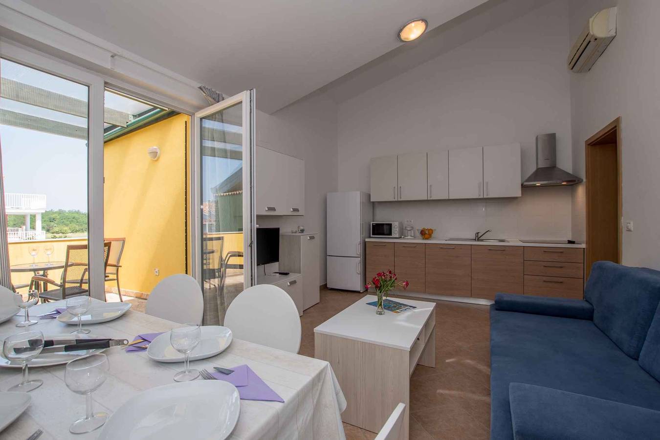 Entire holiday apartment, Holiday apartment with balcony and air conditioning  in Umag, Umag Region