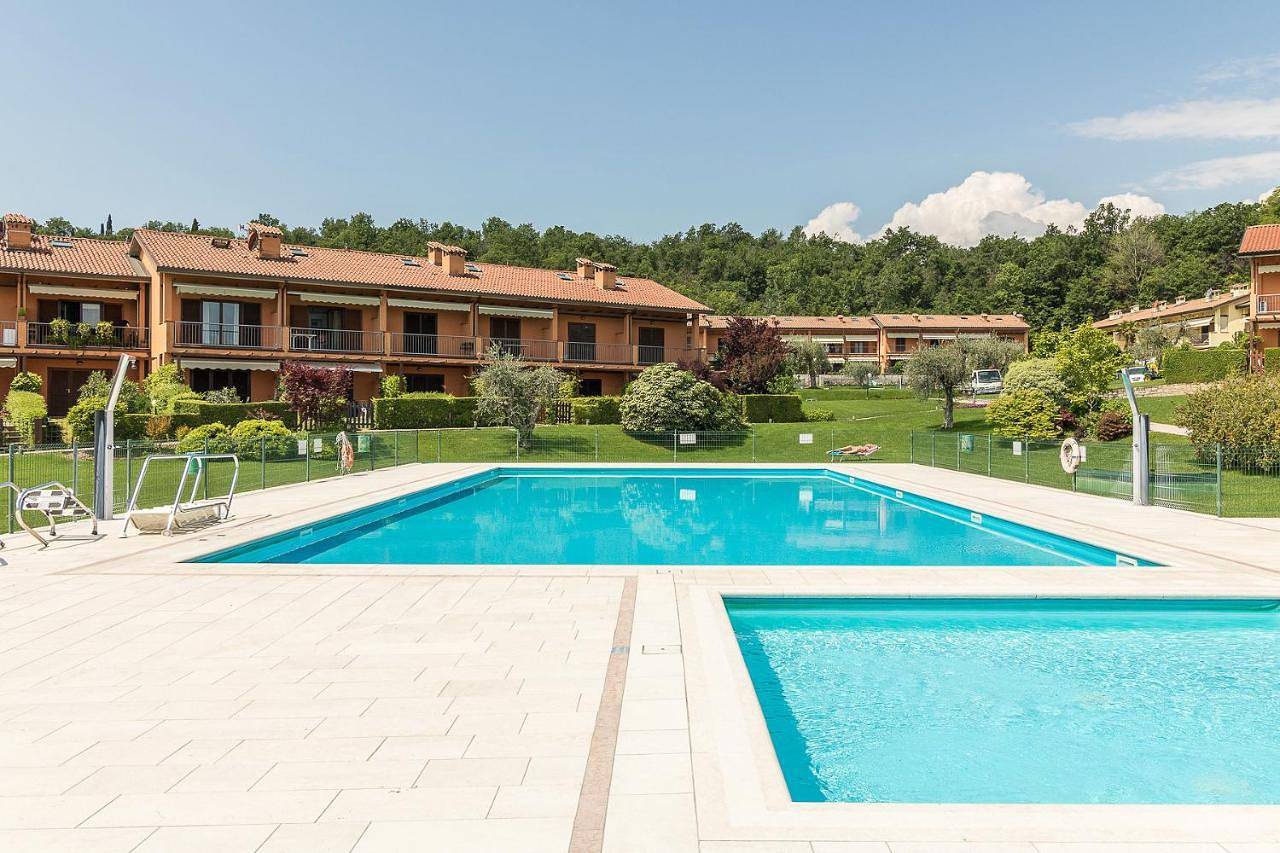 Ganze Wohnung, Apartment with Pool View in Puegnago sul Garda, Gardasee-Berge