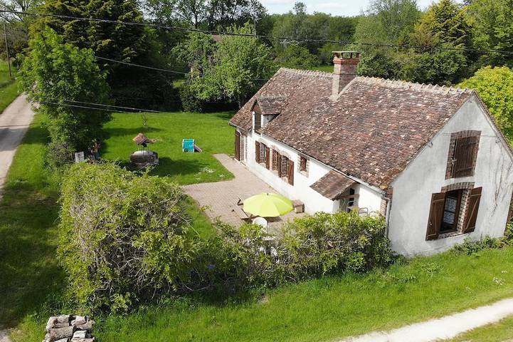 Location de vacances pour 9 personnes, avec jardin et sauna, animaux acceptés à Saint-Fargeau