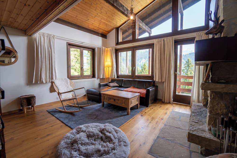 Entire apartment, Charming apartment located in Les Arsets approx. 1 km from the start of the Fracherets ski lift link in Gryon, Alpes Vaudoises