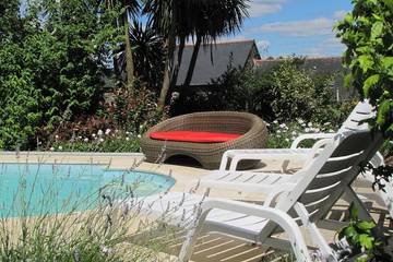 Gîte pour 4 personnes, avec piscine et jardin à Gomené
