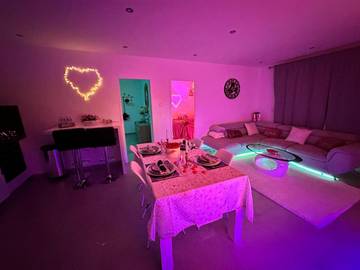 Gîte pour 4 personnes, avec sauna ainsi que terrasse et jacuzzi à Freneuse