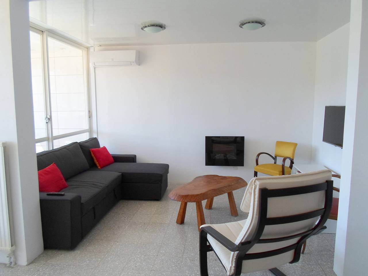 Entire apartment, Bright apartment near the thermal baths with balcony and Wifi in Balaruc-les-Bains, Mediterranean Coast (France)