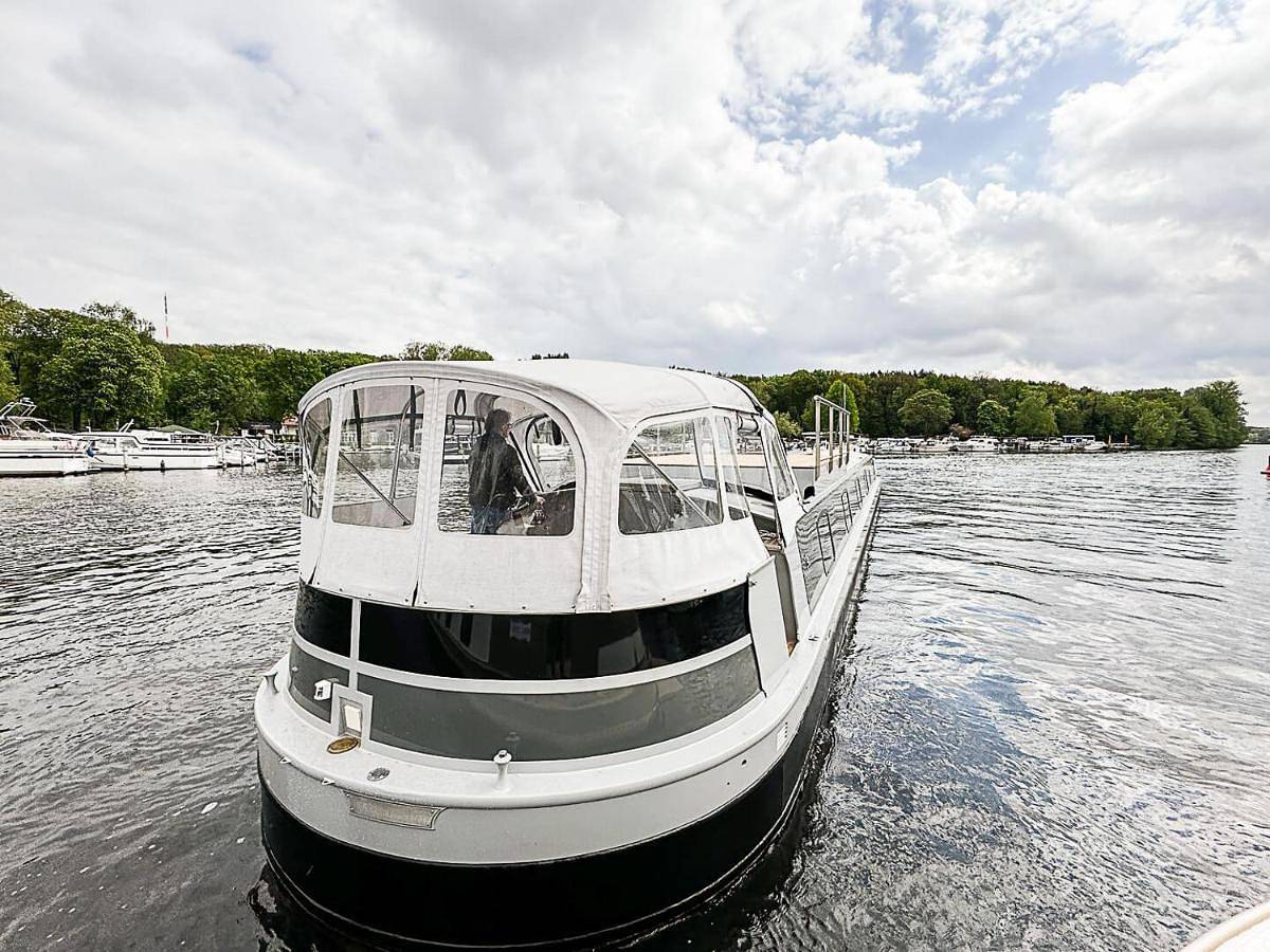 Luxus Wohnschiff Madam President in Berlin Wilhelmstadt, Berlin