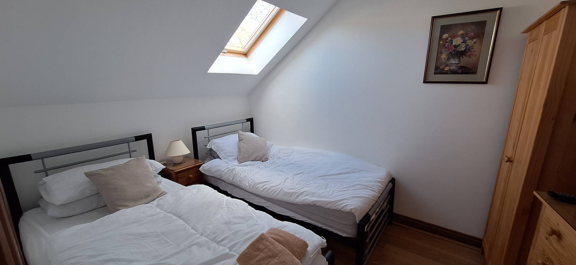 2 Bed Cottage - sleeps 4 - Garden, Parking Wifi in Swansea region