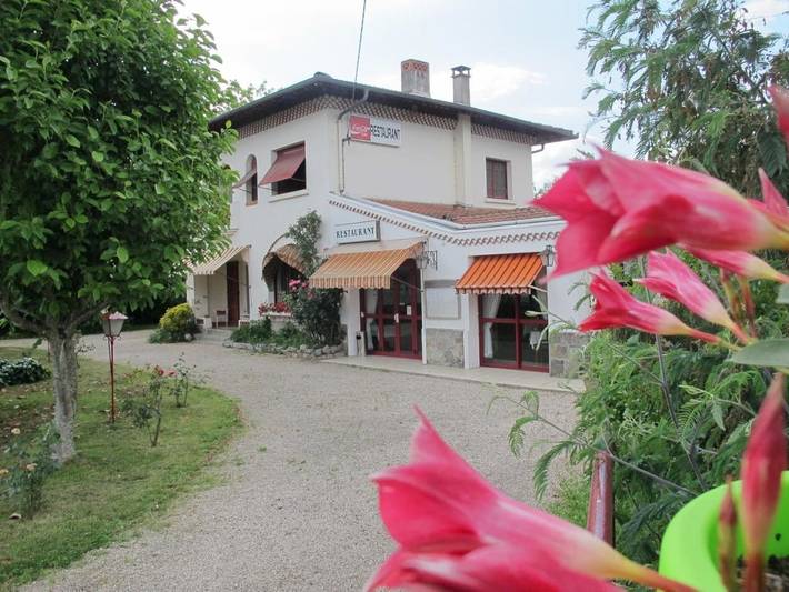 Hôtel pour 2 personnes, avec Terrasse ainsi que Jardin et Vue à Labarthe-Inard