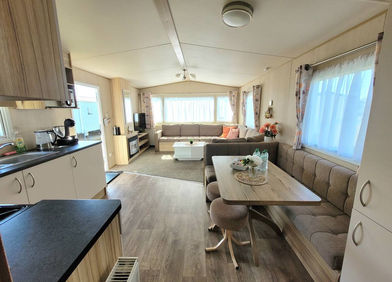St Osyth- Sleeps8-freeparking-wifi-holidaypark in St Osyth, Essex