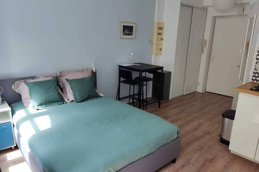 Entire apartment, Studio - Centre ville - Visit Morlaix on foot, pedestrian streets, port and viaduct in Morlaix, Ceinture Dorée