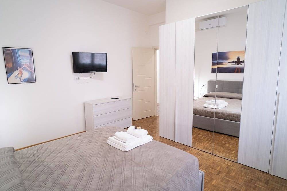 Entire apartment, Charming Two-Bedroom Apartment in Downtown Cremona in Cremona, Cremona Province