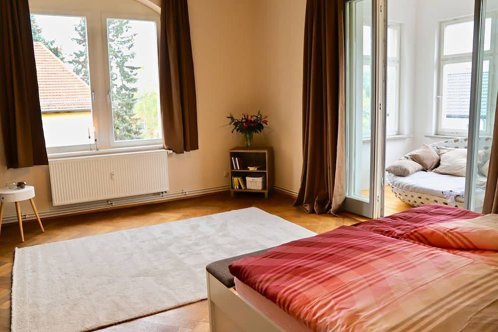 Apartamento entero, Apartamento con unos 200 metros cuadrados, 5 dormitorios, máx. 12 personas in Loschwitz, Dresde