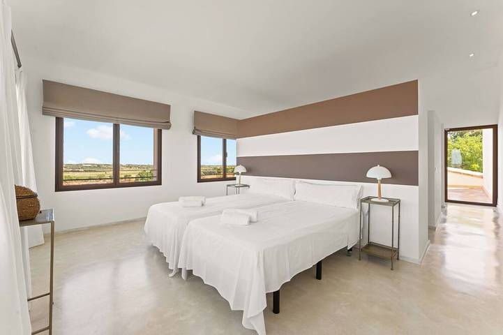 Finca moderna Can Sal con vistas panorámicas sobre la isla. in Ariany, Interior de Mallorca