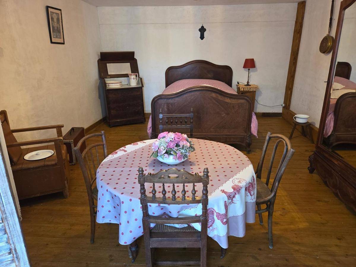 Chambre insolite années 40 à Omaha Beach pour la nuit du Jour J la plus longue in Saint-Laurent-sur-Mer, Région de Bayeux