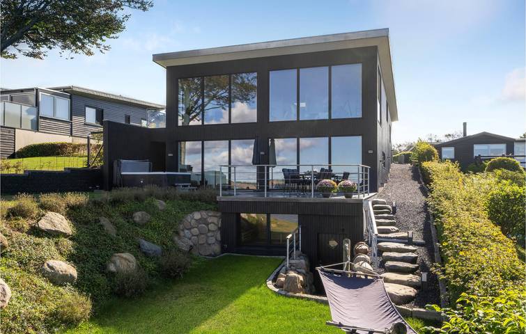 Ferienhaus für 10 Personen, mit Terrasse und Whirlpool, kinderfreundlich - 1