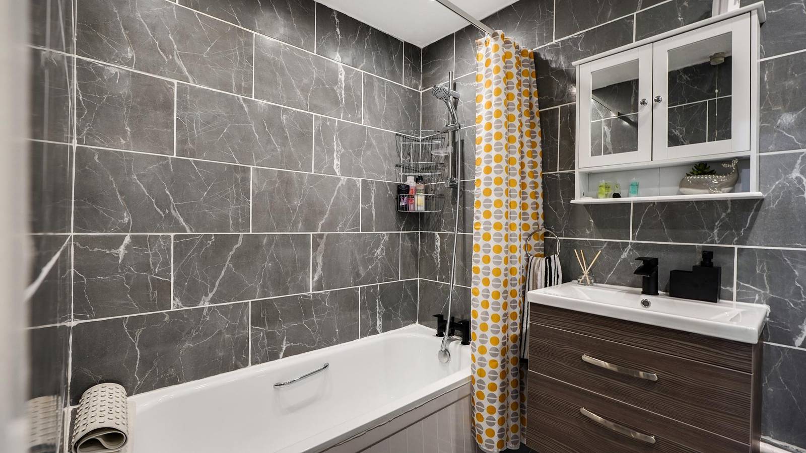 Entire vacation apartment, London - Flat - Garden Access - Sleeps 3 - Parking in Islington, London