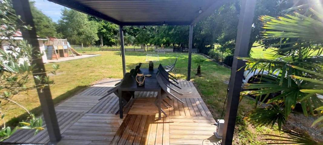 Location de vacances pour 8 personnes, avec jardin à Précey