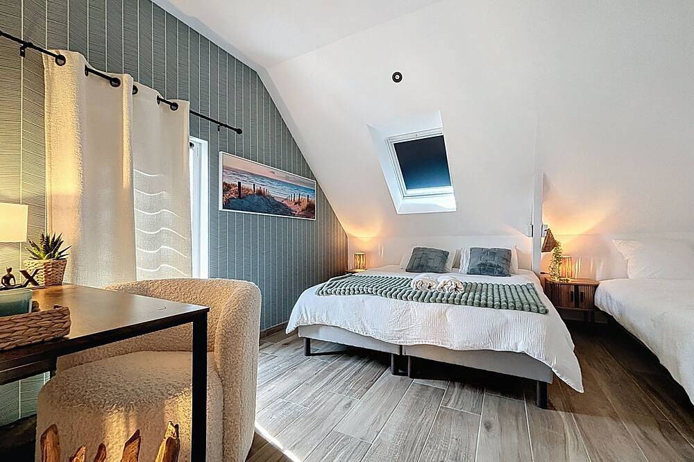 Gîte spacieux avec espace jacuzzi sauna , salle réception et terrasse avec jeux. in Landéan, Fougères-Vitré