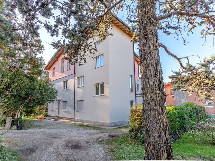 Ferienwohnung für 6 Personen, mit Balkon und Terrasse sowie Garten und Seeblick