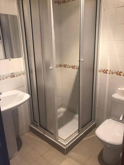 Gîte pour 8 personnes, avec balcon ainsi que vue et jardin, animaux acceptés à Fnideq - 4