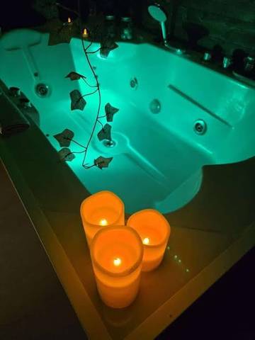 Gîte pour 2 personnes, avec terrasse et vue à Trouillas