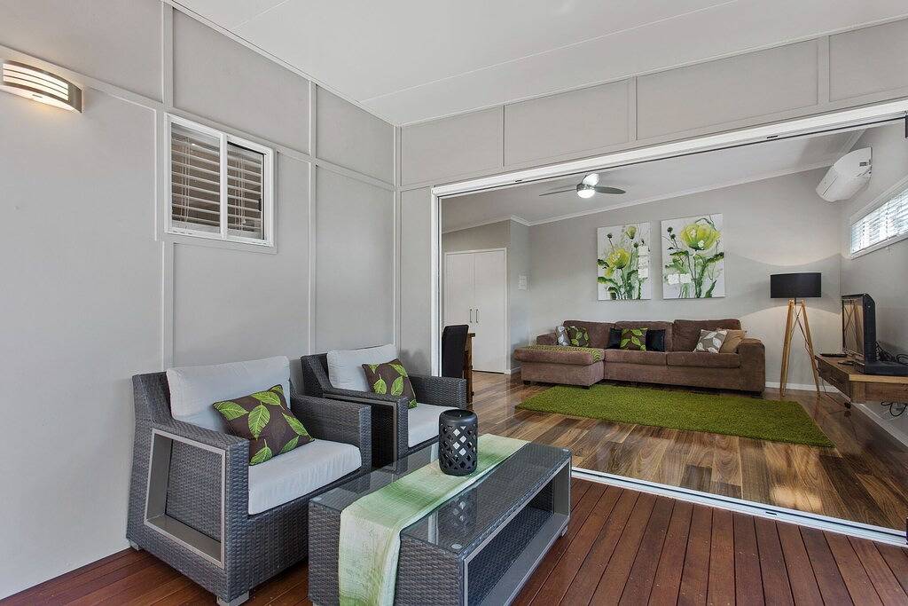 Privates Ferienhaus mit eingebautem beheizten Spa auf dem Deck in Coolum Beach, Sunshine Coast