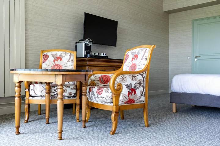 Hôtel pour 2 personnes, avec Terrasse et Jardin dans Abbaye Saint Michel - 2